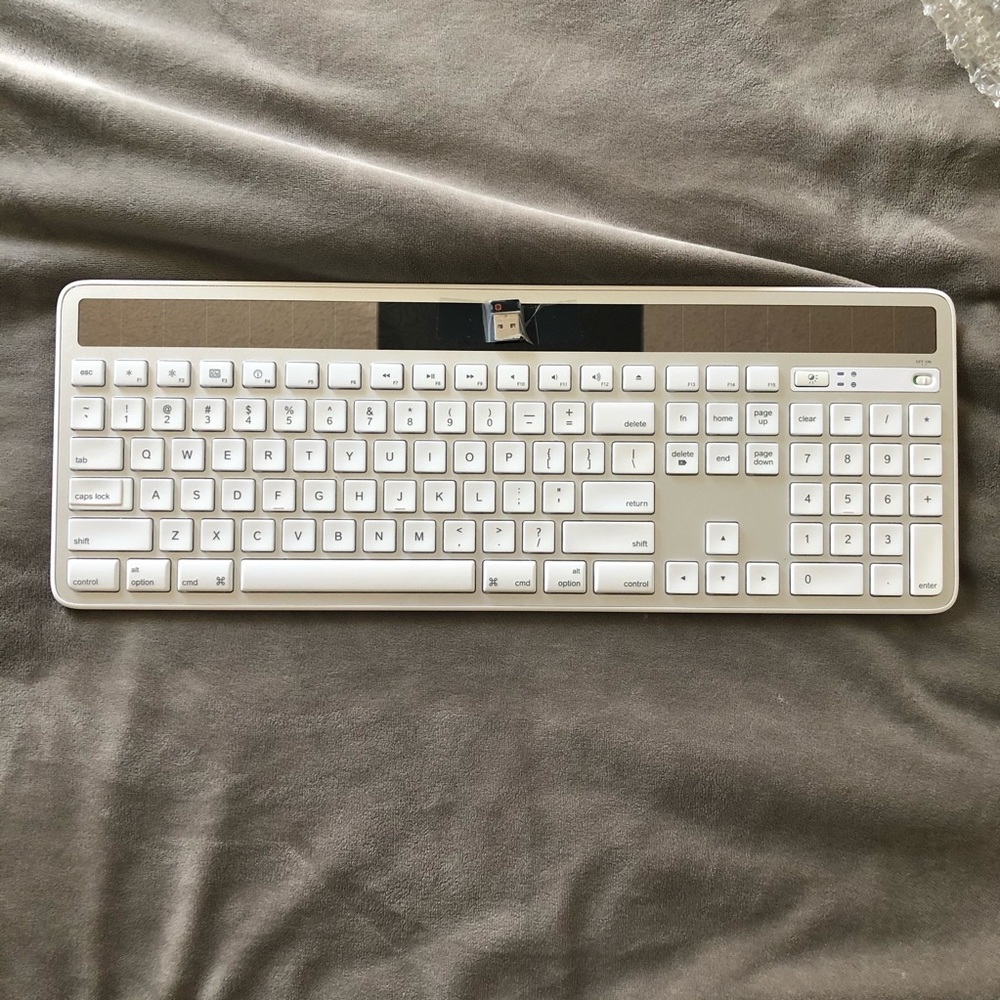 Logitech K750 Wireless Solar Keyboard for Mac